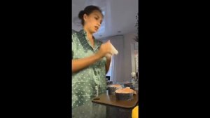 Алина Загитова. "Алина - повар". Видео из телеграмм Алины Загитовой, июнь 2022г.