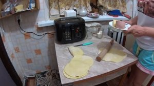 Чебуреки и вкусные рулетики // Готовим во фритюрнице GFgril // жизнь в деревне