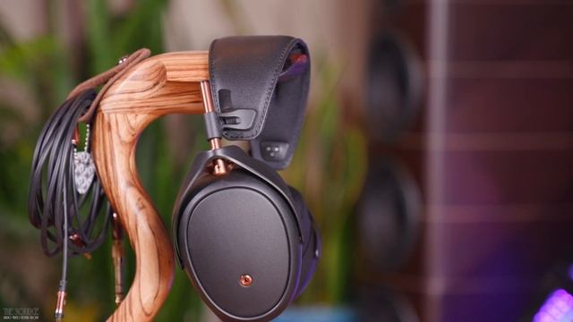 Meze LIRIC Planar Magnetic Closed Back Headphones