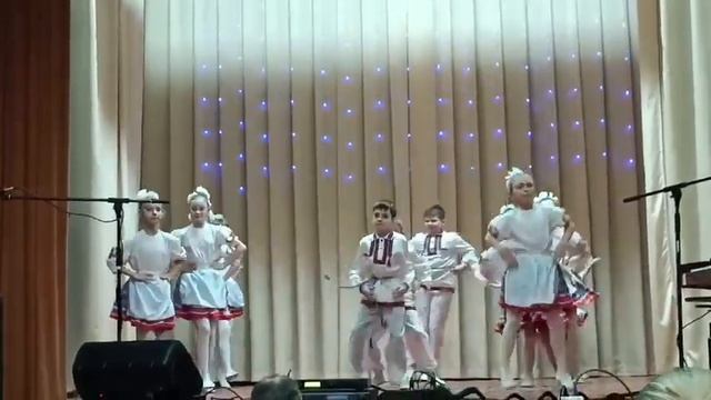 хореогр.группа "Конфетти"(4 класс),учитель Гинтофт О.Н. Полька "Трясуха" смотреть онлайн