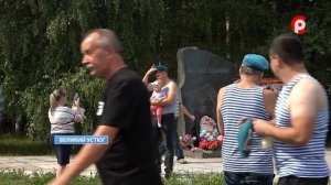 Расплескалась синева