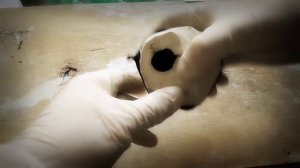 Как залить жидкий пластик в резиновую форму. Делаем скульптуру. Pour plastic.