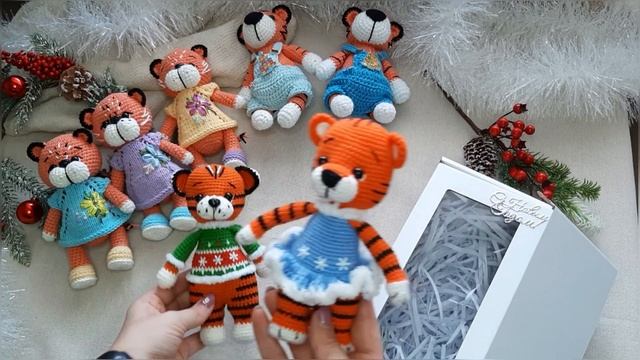 СИМВОЛ 2022 ГОДА. ГОТОВЫЕ ИГРУШКИ. ВЯЗАНЫЕ ТИГРЫ. ОБЗОР ИГРУШЕК. смотреть онлайн