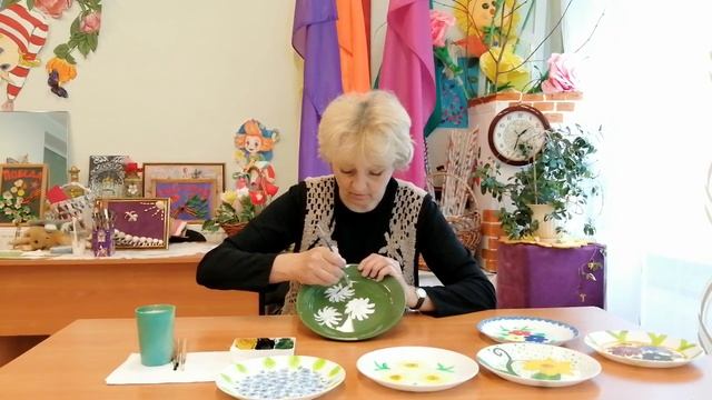 05.06.2020г. Видео занятие: Мастер-класс - "Цветы. Рисуем на тарелочке." смотреть онлайн