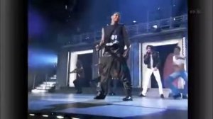 Usher and Chris Tucker Surprises Michael Jackson At Live Concert.mp4