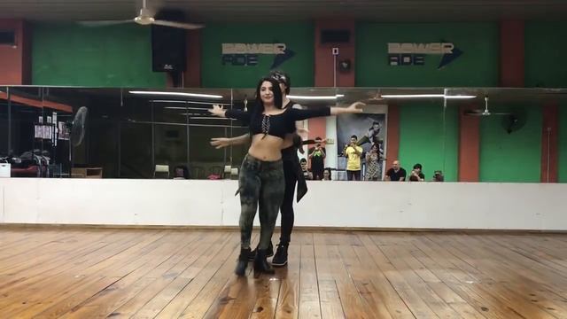 Stephanie Lucero & Anita Bachata si tu me besas смотреть онлайн