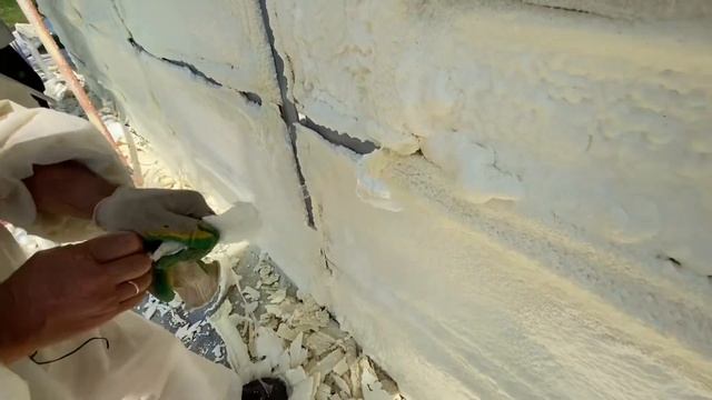 Фасад кирпичного дома утепляем напылением ППУ. Технопена.