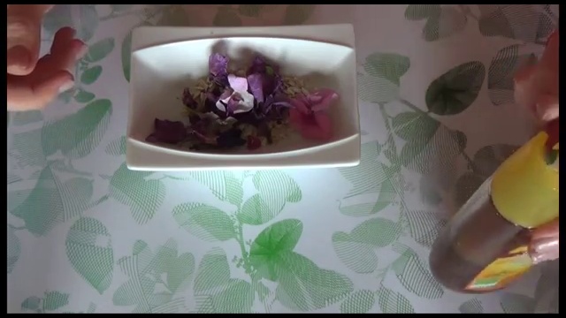 Маска для лица из лепестков роз