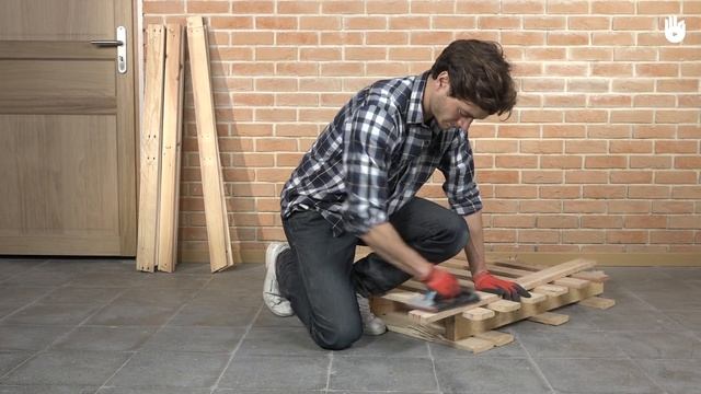 Арт-переработка: Как сделать изголовье кровати из поддонов | Арт-переработка смотреть онлайн