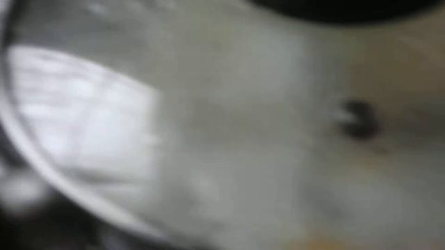 Дожарка недожаренного в электропечи муларда в казане. смотреть онлайн