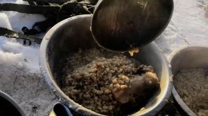 Как кормить собаку зимой. How to feed a dog in winter. Kışın bir köpek nasıl beslenir.