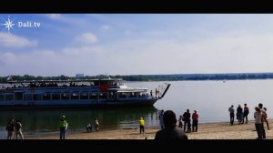 Речной трамвай причаливает на _Тихих зорях_. Краснообск. Новосибирск.