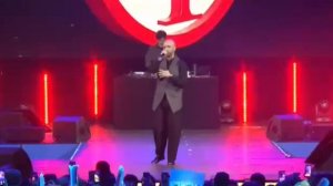 «Дай ему сил, чтобы он победил
Он для старших герой, а для молодых кумир»