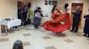 Танец Жанночки-цыганочки