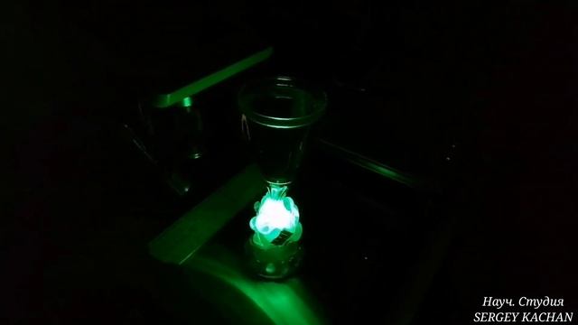 Флюрисцирующий стакан, в светлое время суток заряжается, в ночное время освещает всё вогруг. смотреть онлайн