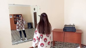 "Миллион шагов" песня А.Ольханского, исполняет Ирина Кан.