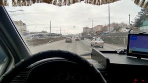 работаю на газели по городу выполняю заказы Яндекс грузовой. заказов нет. денег мало.