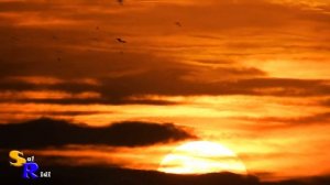 Она закрывалась на ключ. It was locked with a key.