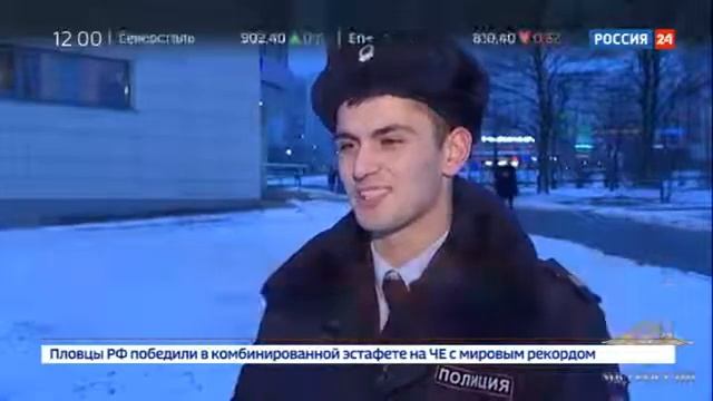 СЕРЖАНТ ПРЫГНУЛ ПОД ПОЕЗД И СПАС УПАВШЕГО ПАССАЖИРА!!! смотреть онлайн