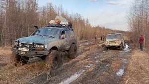 ТЛК80 ТЛК 80 монстр вытянул УАЗ застрявший на пол дня (в ход уже хайджек шел)