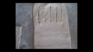 Слойки с сыром и колбасой из слоено-дрожжевого теста