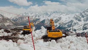 Катание на сноуборде и лыжах летом. Эльбрус Июнь 2022