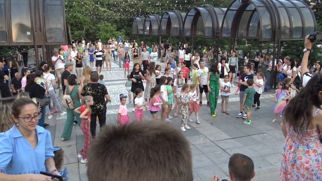 Благоевград танцува на открито за пореден път - Част 1 смотреть онлайн