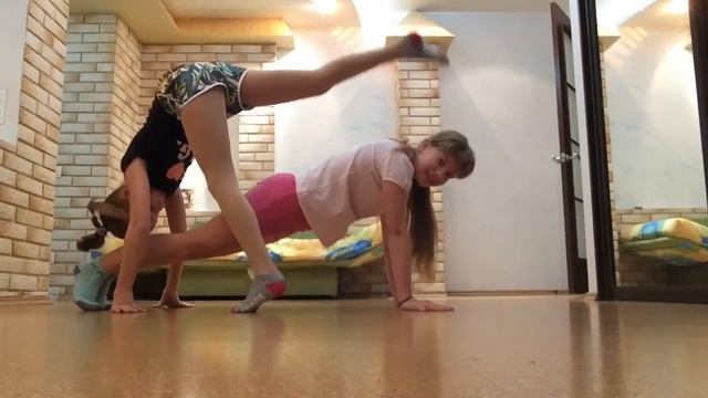 04 - Yoga Challenges 2 Teen Girls Funny - Йога челлендж  - Desafio da yoga - Girls Gymnastics..mp4