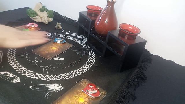 4 Королевы: Главные Счастливые События Мая! смотреть онлайн