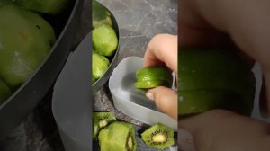 Витаминный марафон киви в морозилку.