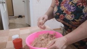 КОТЛЕТЫ ИЗ СВИНИНЫ И КУРИЦЫ,С ДОБАВЛЕНИЕМ КАБАЧКА.