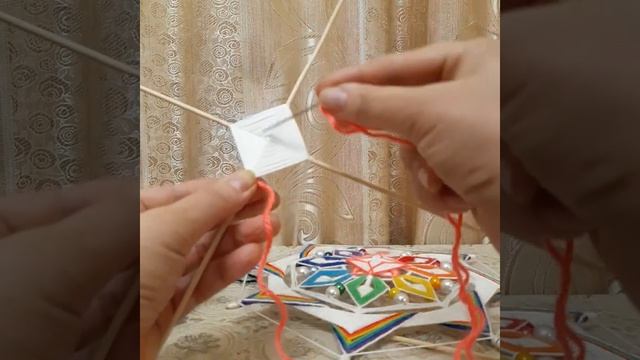 Как плести мандалы начинающим. Урок 3. Вышивка в центре - вариант 1. смотреть онлайн