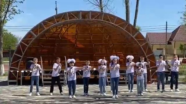 Праздник в Петровском парке "День семьи". На сцене "Наши дети". смотреть онлайн