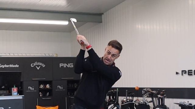 SIMPLE BUT BRILLIANT! - Tour Striker Smart Ball Golf Training Aid смотреть онлайн