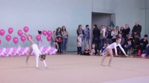 Первые, в жизни малышей, детские групповые выступления по художественной гимнастике