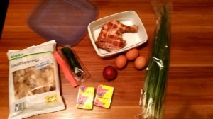 Вкусный салат из копченой курицы с грибами