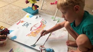 ???? Саша рисует красками пиратский корабль. Рисуем вместе