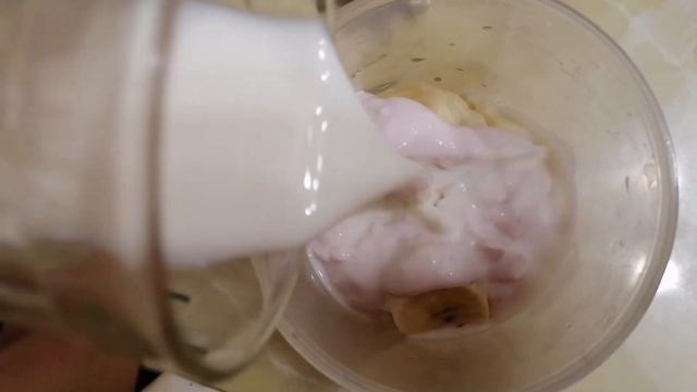 РЕЦЕПТ КЛУБНИЧНО-БАНАНОВО-ЯБЛОЧНОГО СМУЗИ ?? смотреть онлайн