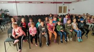 Второй отряд поет песню "Молния"