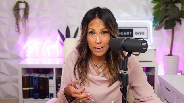 Day 004 Job 1-5 | Daily One Year Bible Study | Audio Bible Reading with Commentary смотреть онлайн