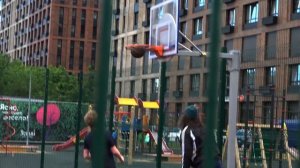 Чемпион России притворился БОМЖОМ на Баскетболе