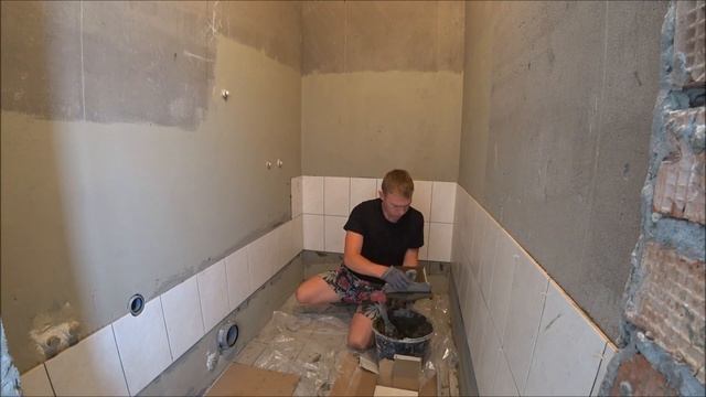 Укладка керамической плитки на стену без упора.Разделились с Лёхой. смотреть онлайн