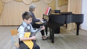 Муфазалов Радмир, 8 лет. Л.Бетховен Экосез. В.Конов "Наигрыш"