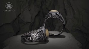 Кольцо со звездчатым сапфиром.