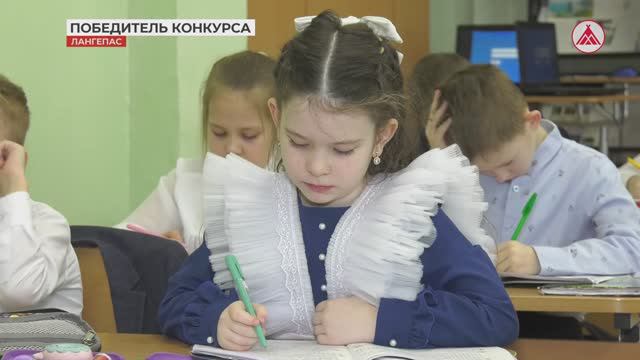 Первоклассница из Лангепаса - призёр Всероссийского творческого конкурса - смотреть видео онлайн от «Телеканал "Наши города"» в хорошем качестве, опубликованное 12 марта 2024 года в 13:19:33.