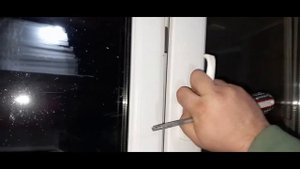 КАК ОТКРЫТЬ ПЛАСТИКОВОЕ ОКНО ????