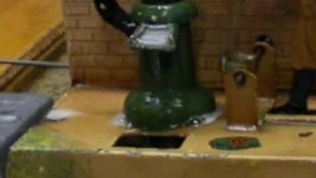 Doll Man at Pump смотреть онлайн