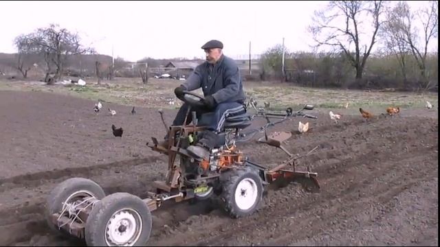 Сажаем картошку  мотоблоком с передним адаптером.