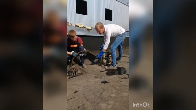 Промывка ливневки. Крыша промышленного здания