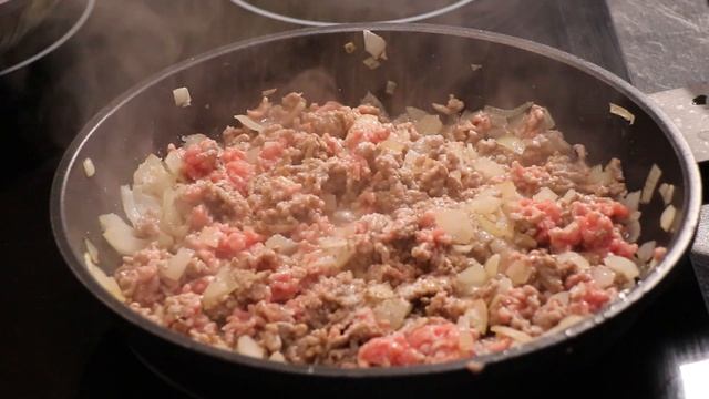 Заливной мясной пирог с фаршем в духовке. 10 минут и выпекаем!